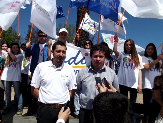 Juventudes UDI y RN en conferencia de prensa