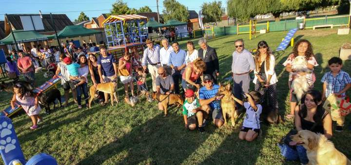 El sur de Los Ángeles inaugura el primer parque para perros de la
